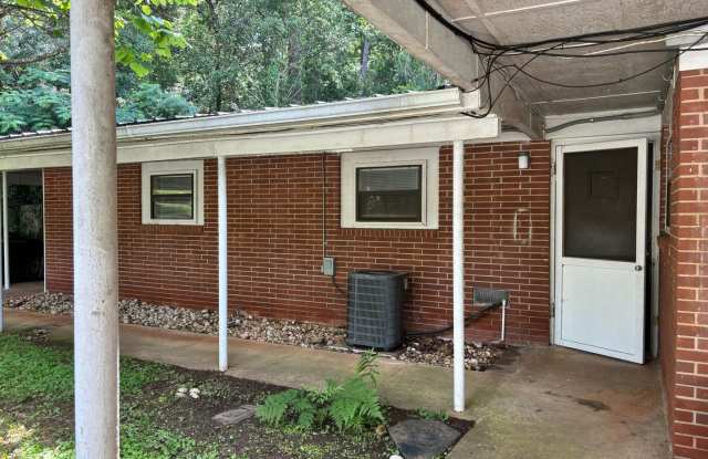 2BR/1BA - Duplex located off of South Milledge Avenue! Available soon! photos photos