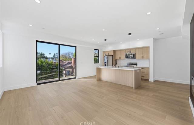 13602 Burbank Boulevard photos photos