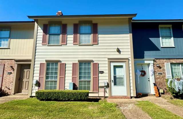 TOWNHOME IN SHREVEPORT - 10105 Los Altos Drive, Shreveport, LA 71115