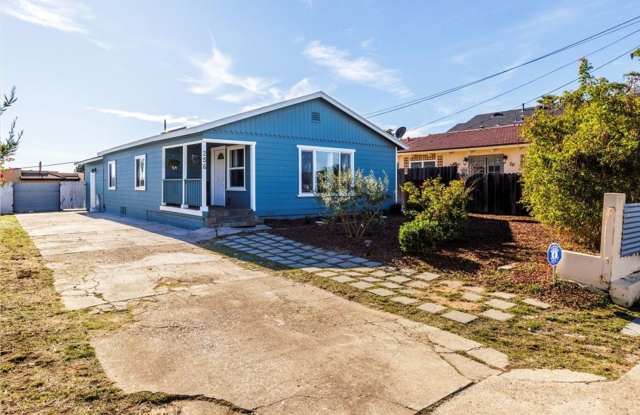 NEW TO THE MARKET Cozy 2 Bedroom 1 Bathroom Home with POOL  SPA Available NOW photos photos