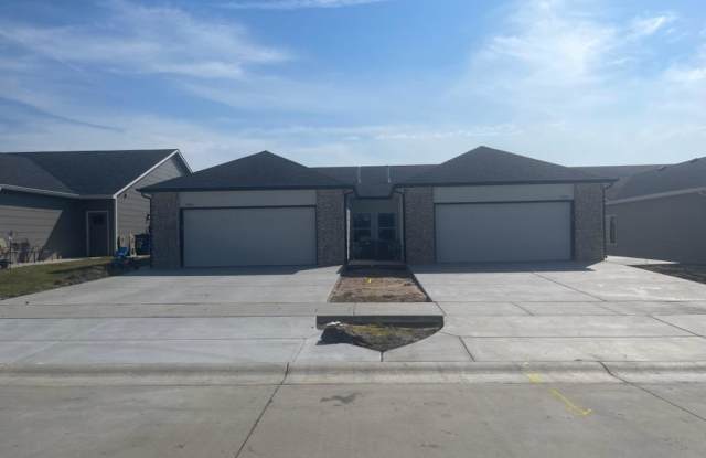 5224 North Cypress Street - 5224 North Cypress Street, Bel Aire, KS 67226