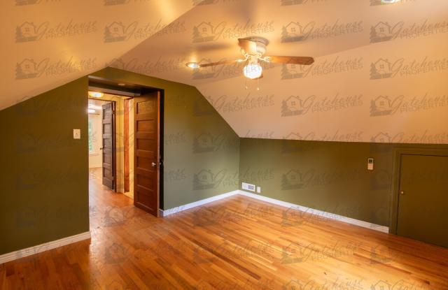 Spacious 3-Bedroom Englewood Home with Large Yard, Oversized Kitchen & 2-Car Garage Gallery 3