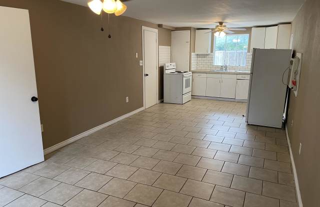 906 North Trinity Street - A photos photos