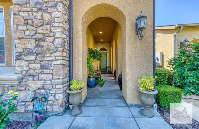 Beautiful Harlan Ranch Home Gallery 3