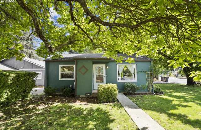 3Bd/1Ba Mid Century Home In Canby~ A/C, 2 Additional Storage, and Spacious Yard!!! photos photos