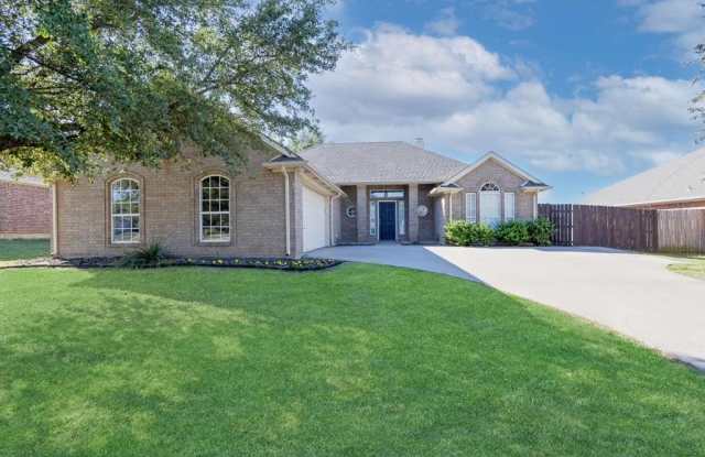 204 Cory Court - 204 Cory Court, Krum, TX 76249