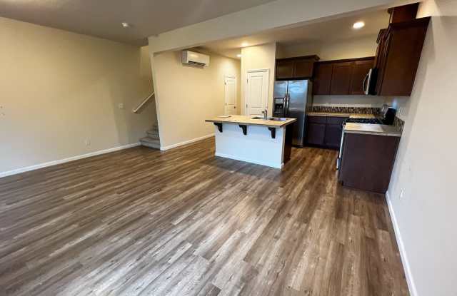 Townhome in South Salem with Washer/Dryer ~ 5727 Karen Lynn Gallery 3