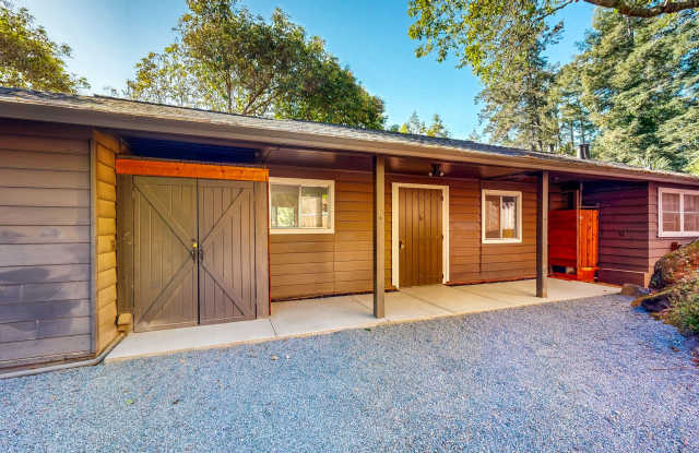 Cozy and Spacious 1 Bedroom 1 Bathroom Single Family Home! Landscaping and Garbage Included! photos photos