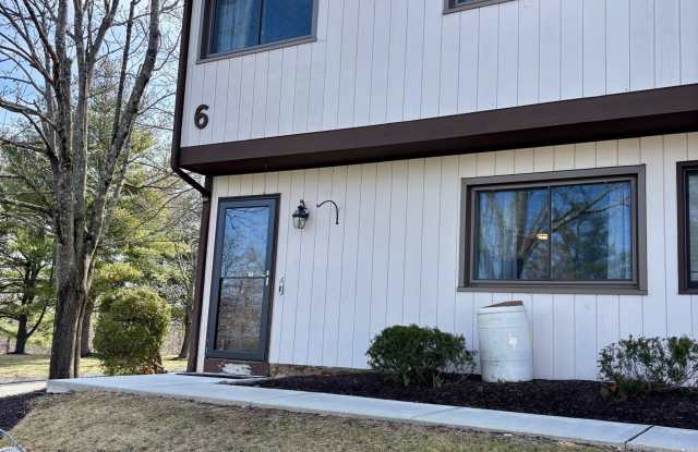 27 Crows Nest Lane - 27 Crows Nest Lane, Danbury, CT 06810