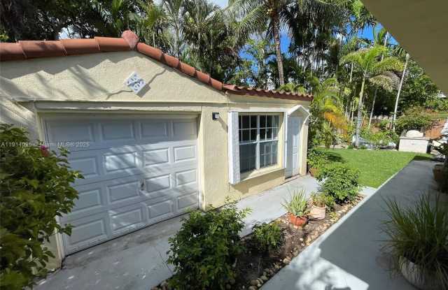 1018 W 47th St - 1018 West 47th Street, Miami Beach, FL 33140