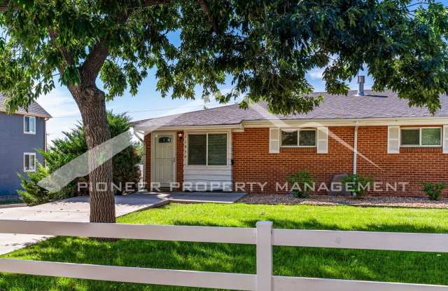 Charming Unit with Special Offer of One-Half Off Of One Months Rent At Move-In! All Utilities Are Included! Gallery 3