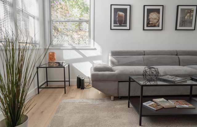 10863 Kling St photos photos