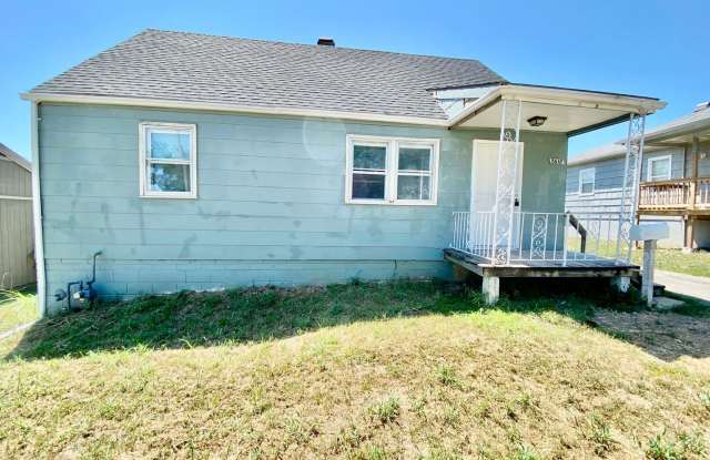 4 Bedroom/ 1.5 Bathrooms in Kansas City! - 8618 Highland Avenue, Kansas City, MO 64131