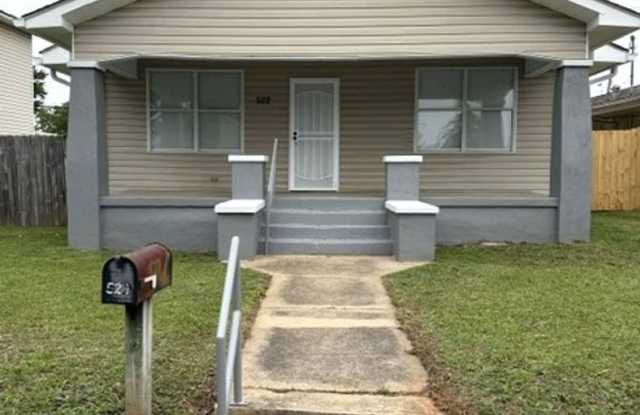 3 minutes from campus!  4 bedroom 2 bath house available now! photos photos