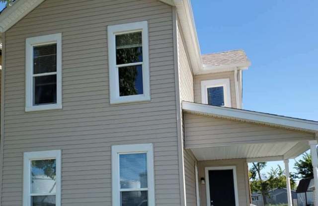 Refreshed 3 bed 1 bath home convenient to everything with AC! photos photos