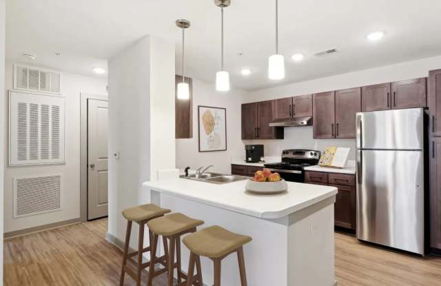 Stone Glen Apartments - Affordable Housing Gallery 2