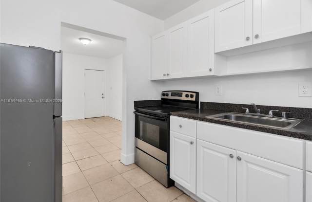 2050 Lincoln Ave photos photos