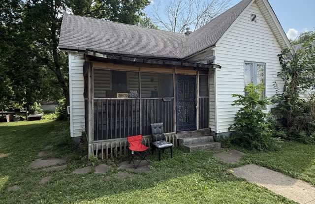 1261 E Grand Ave - 1261 East Grand Avenue, Decatur, IL 62521