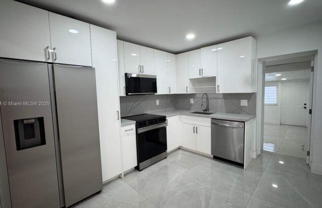 320 SW 11th Ave photos photos
