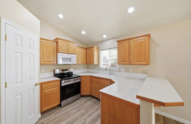5238 S Apsley Pl Gallery 2