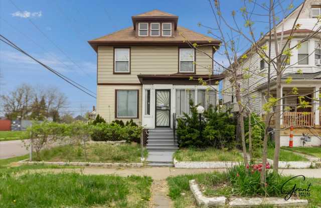 $1495 - 4 Bedroom/2 Bath Home in Islandview photos photos