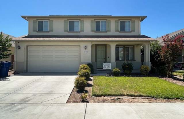 4 bedroom 3 bathroom in Hanford! - 1118 Greenbrier Drive, Hanford, CA 93230