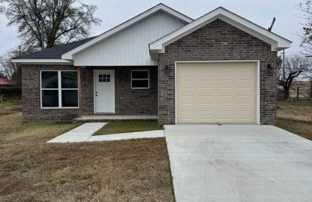 Brand New 3 Bed / 2 Bath In Trumann Available Now! - 526 Maple Street, Trumann, AR 72472