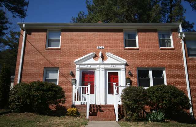 Lovely End Unit Townhouse with Hardwoods / W / Near Duke and Biking Trail - 802 Green Street, Durham, NC 27701