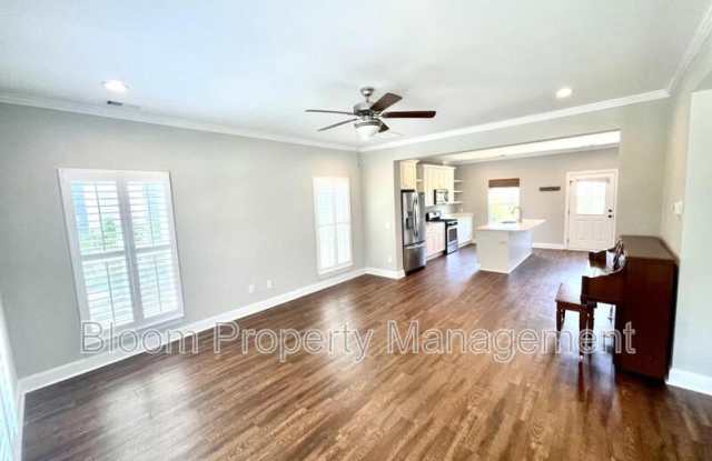 1711 Sparkleberry Ln Gallery 3
