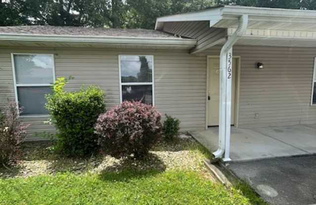 2 Bedroom 2 Bath Duplex Call Ed Johnson 865-924-5045 or Debra Johnson 865-591-8281 photos photos