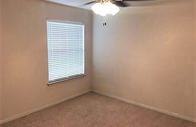 8601 Wellington Point Drive Gallery 3