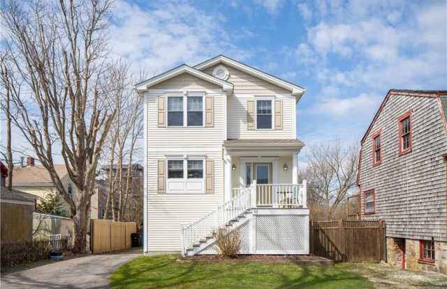 13 Boss Court - 13 Boss Court, Newport, RI 02840