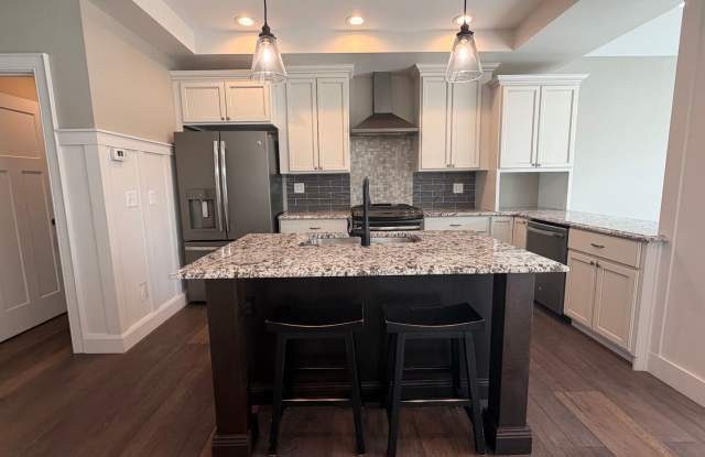 Now renting 3 bedroom Townhome Gallery 4