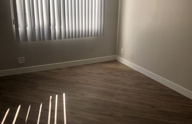 310 S Kenmore Ave Apt 204 Gallery 4