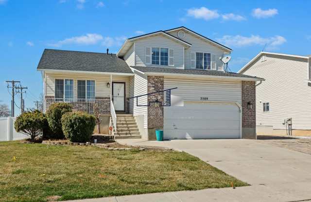 Charming Roy 4-bedroom, 2.5-bathroom home available for rent! photos photos