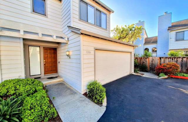 Beautiful 2bd Townhouse With Attached Garage, Private Patio, Pool/Hot Tub, & Clubhouse! photos photos