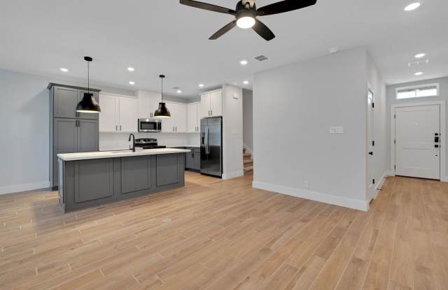 Coming soon! Beautiful Townhome! The Venice Floor-plan 2 WEEKS FREE RENT! Gallery 3