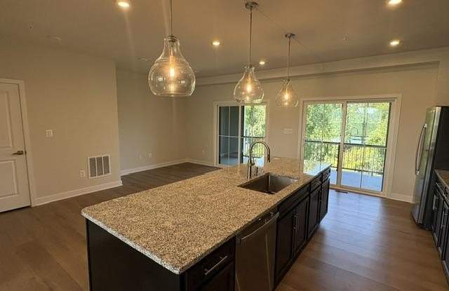 13826 RIDGEVIEW Court Gallery 4