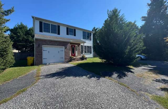 Lovely 4 BR/2 Full BA  2 Half BA Single-Family Home in Severn! photos photos