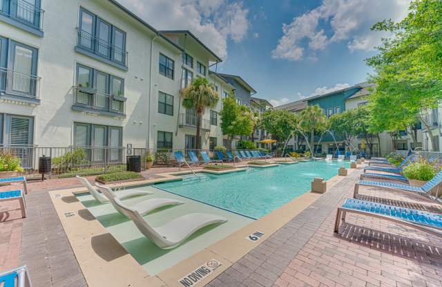 Montrose on Fitzhugh photos photos