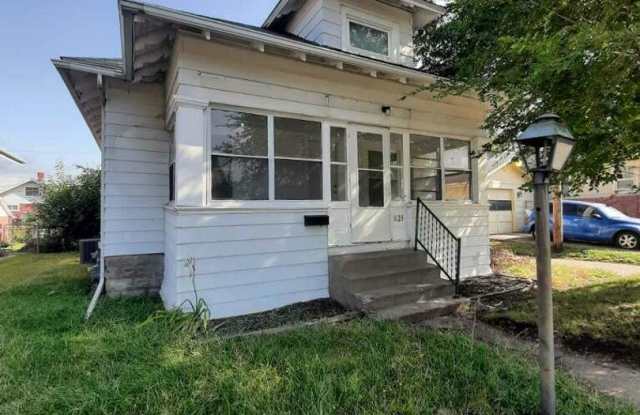 3 bed 1 bath Rock Island Home! Gallery 1