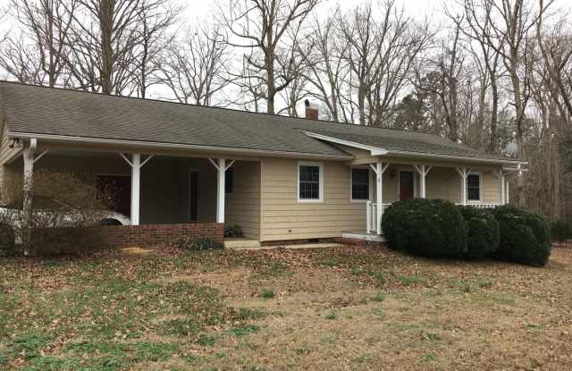2 BED 2 BATH HOME. $1,300 RENT $1,300 DEPOSIT photos photos
