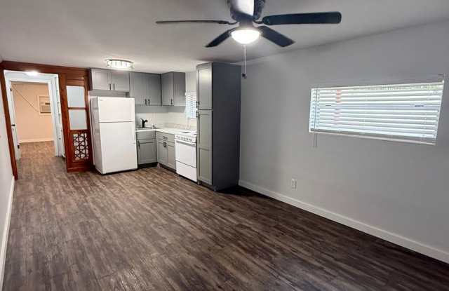 Midtown Apartment- in Historic House Gallery 3