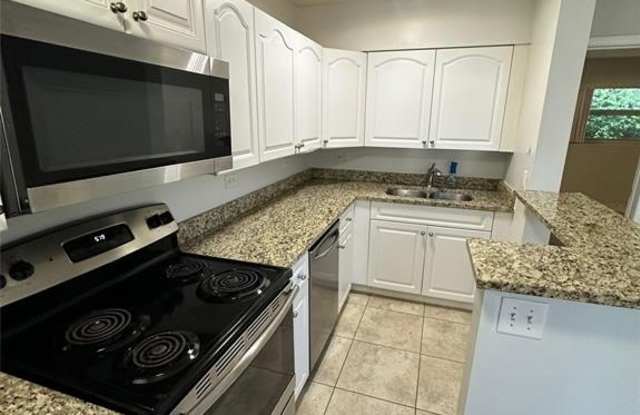 925 NE 17th Ave photos photos
