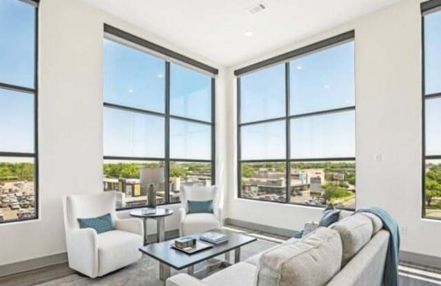 2743 W Anderson Ln Gallery 2