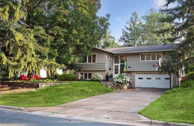 4401 Avondale Road - 4401 Avondale Road, Golden Valley, MN 55416