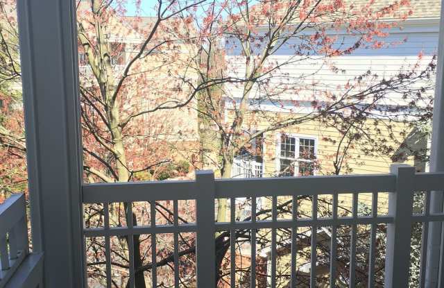 2110 Highcourt Ln Gallery 2