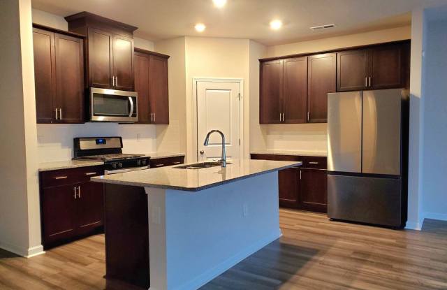 Room in 5 Bedroom Home at Bedrock Ln photos photos