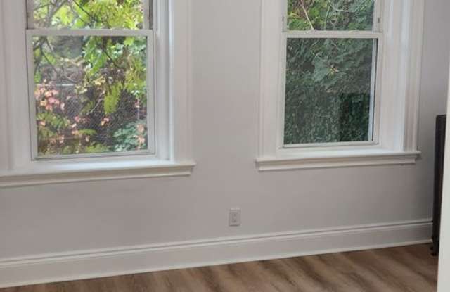 Great 1 Bed Close to The Green Line Available 1/1/26 photos photos