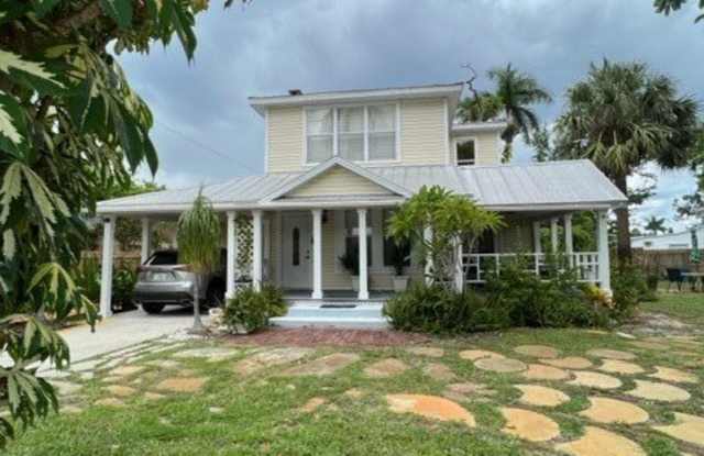 2579 2nd Street photos photos